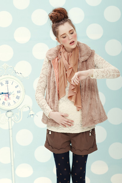 38周乳白色蕾絲長袖T恤