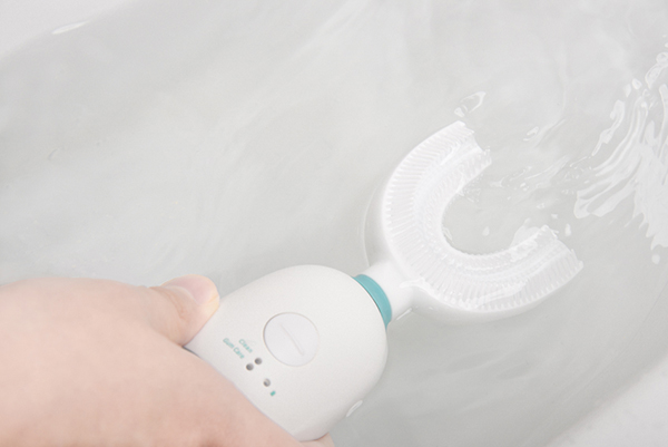 益牙樂成人U型牙刷產(chǎn)品展示 (1).jpg