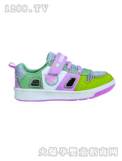 С����(d��ng)���ļ�ͯ��Ь