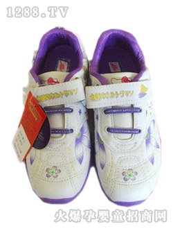 С���ð�ɫ��ɫ�\��Ь