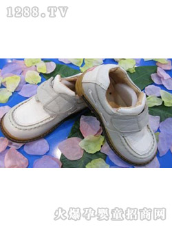 �Ϙ�(l��)��ͯЬУ�@��(j��ng)���ɫ