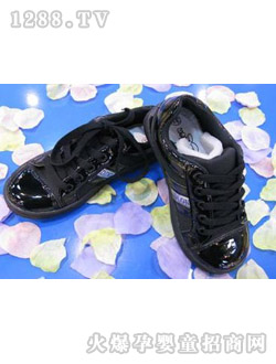 �Ϙ���ͯЬ�\(y��n)��(d��ng)���Һ�ɫ