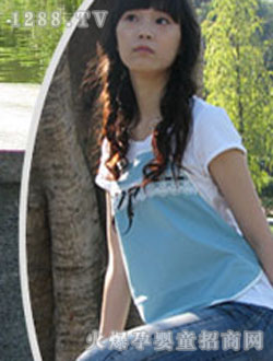 ɺ���{ɫ�Ƕ�