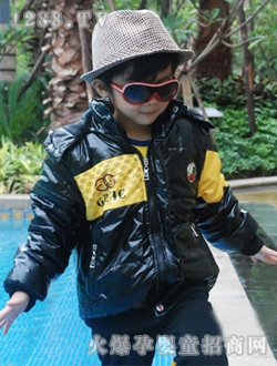 �����Һ�ɫ�r�ж�������