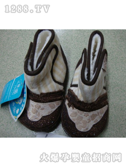 麗嬰房白色帶花yinge鞋