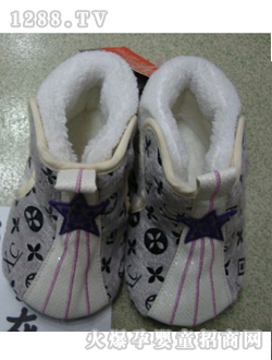 麗嬰房淡紫yinge鞋