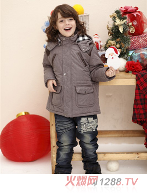 С��B��Ůͯ���׺�ɫ