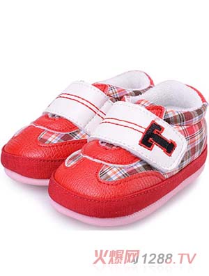 ��ʹ֮����Ӳ�͸͸��PU�냺�W(xu��)��Ь�tɫ